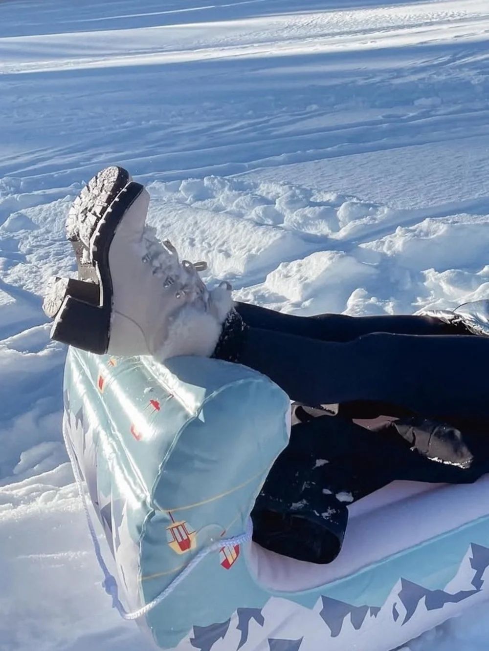 White winter boots - Picture 2 of 7
